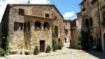 piazza in Montemerano